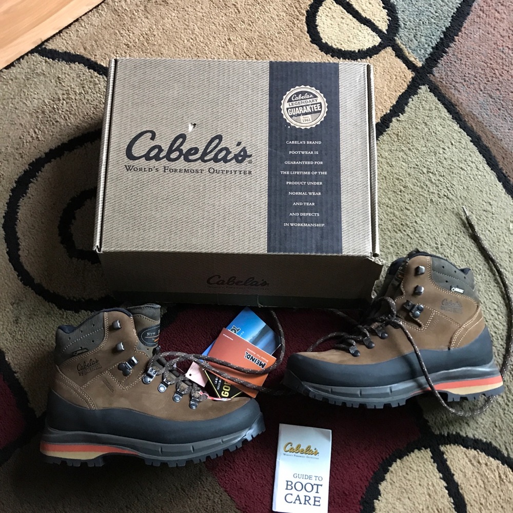Women’s Cabela’s Rimrock GTX Brown Hikers - New